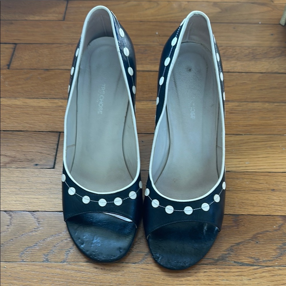 Vero Cuoio Black and White Heels with Classic Elegance